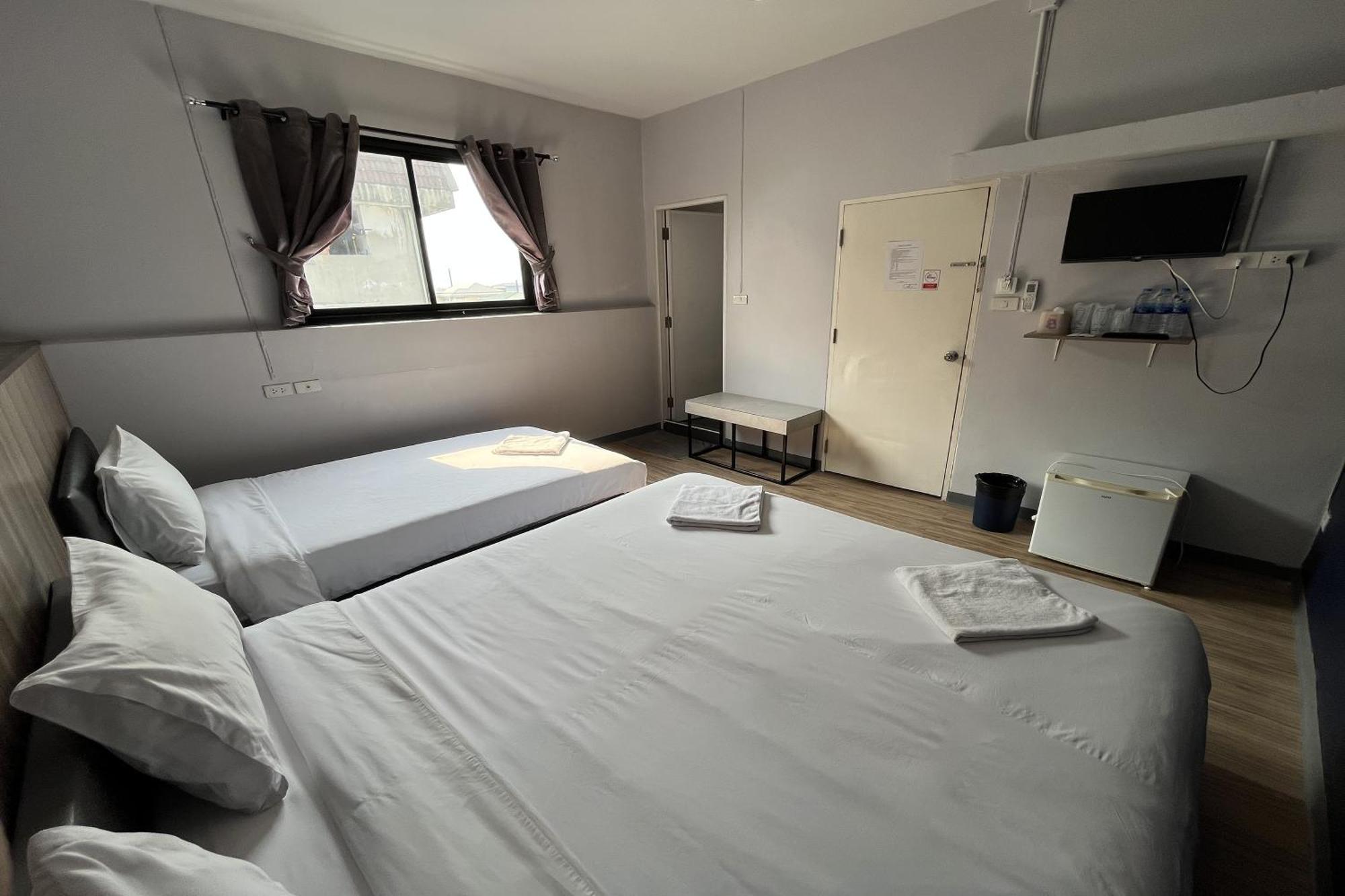 Blue26 Hotel Ban Wat Sala Daeng Bagian luar foto