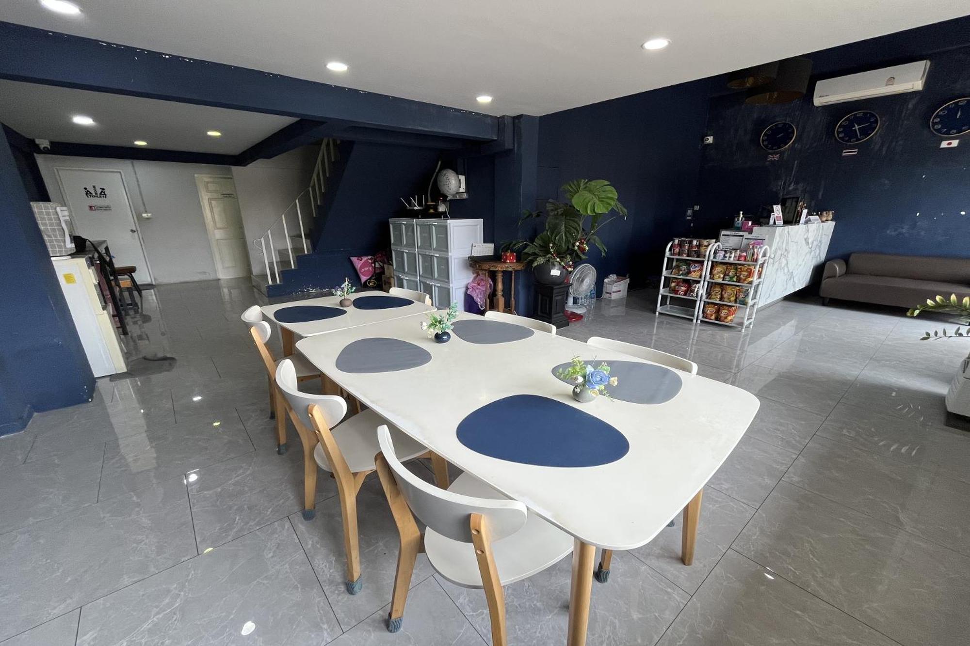 Blue26 Hotel Ban Wat Sala Daeng Bagian luar foto
