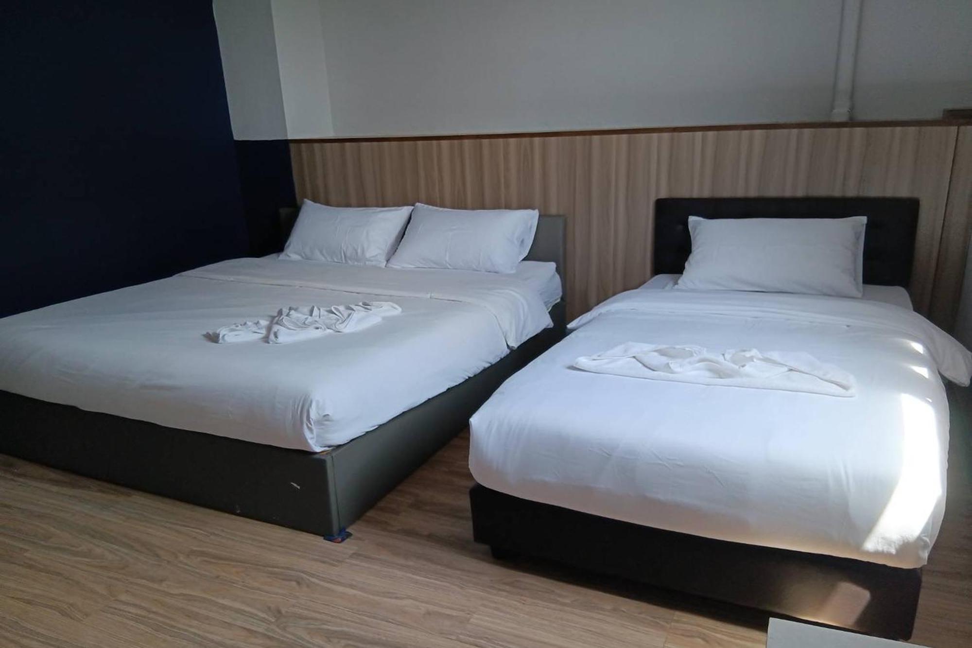 Blue26 Hotel Ban Wat Sala Daeng Bagian luar foto