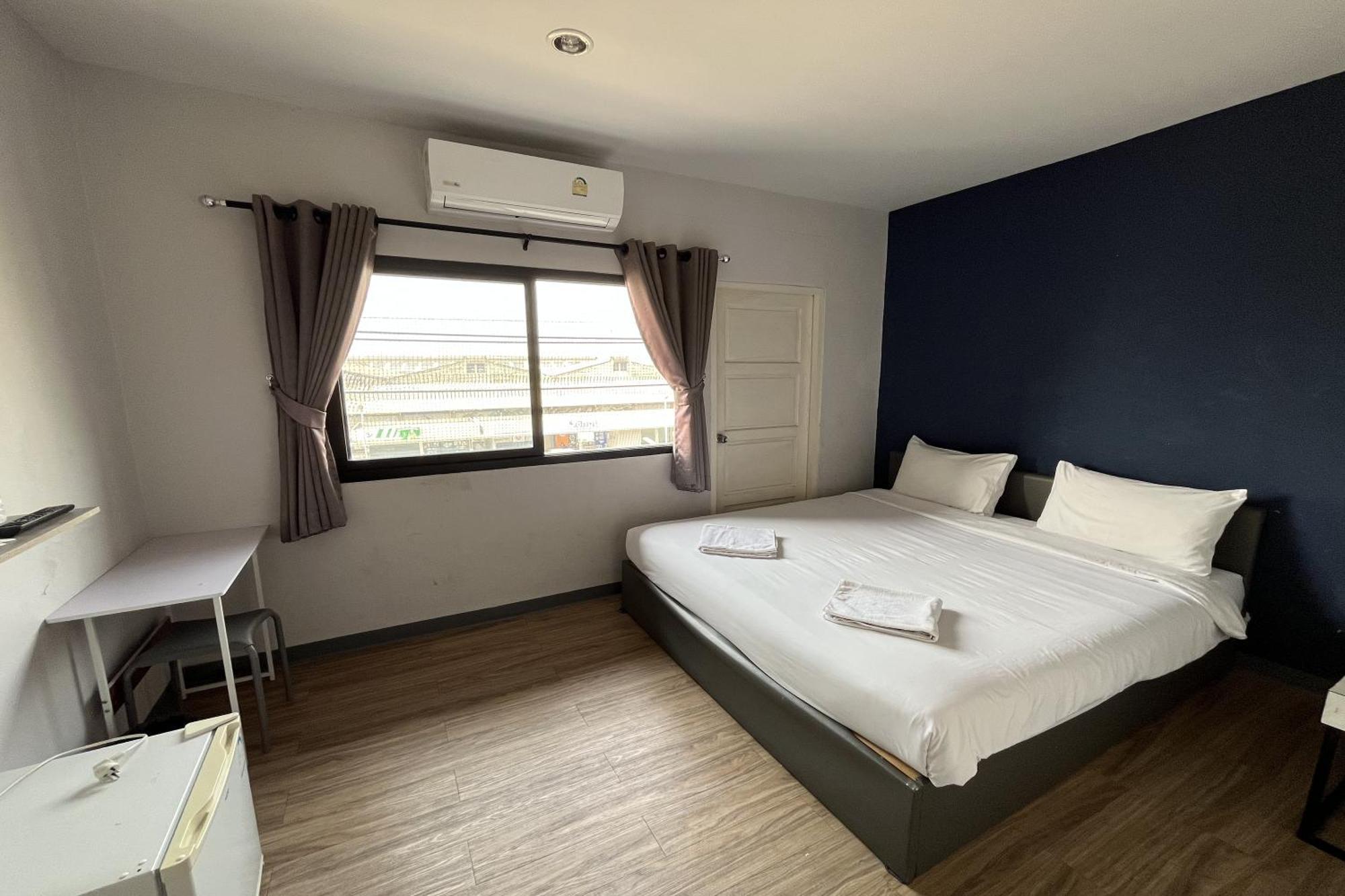 Blue26 Hotel Ban Wat Sala Daeng Bagian luar foto