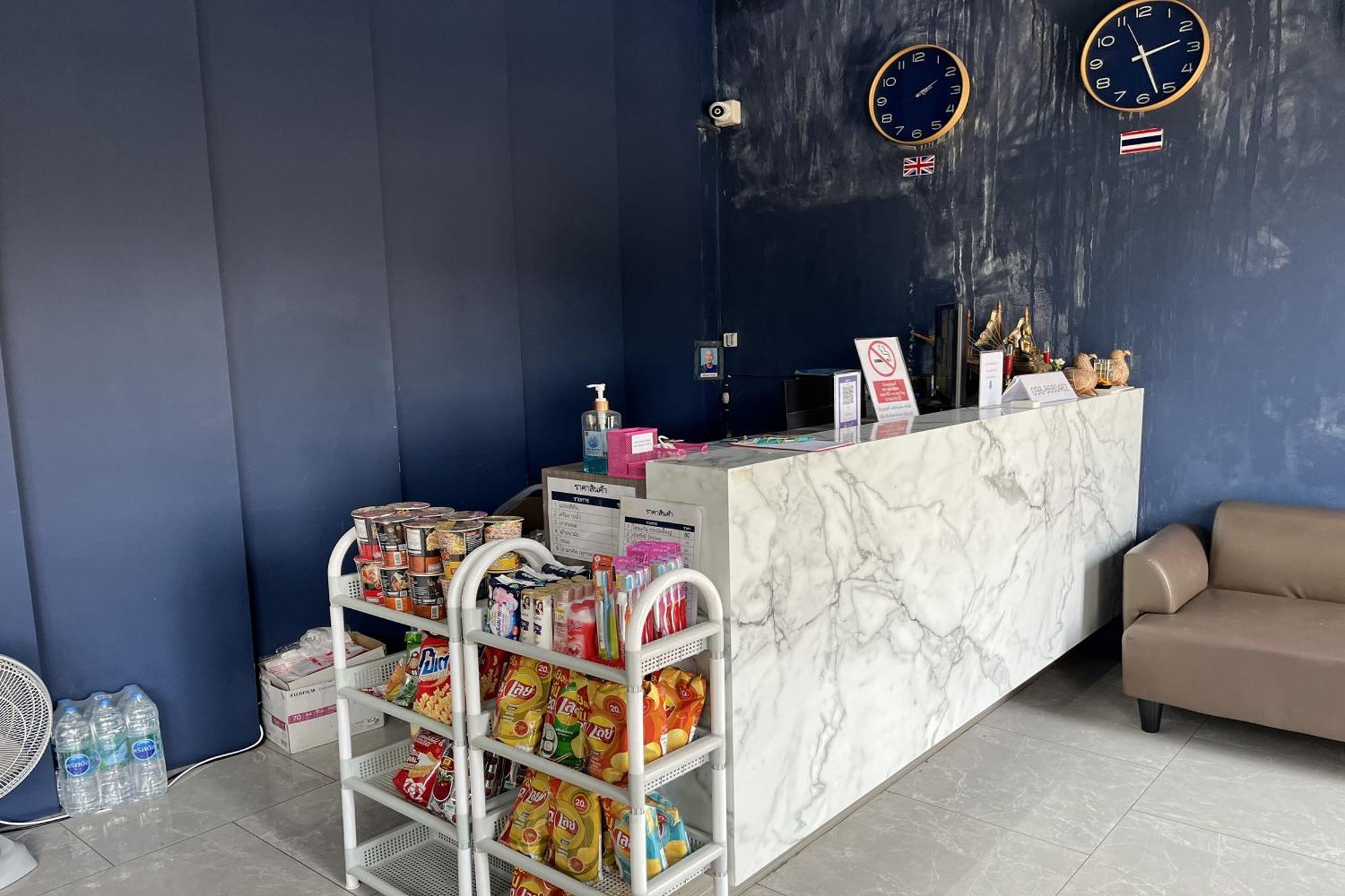 Blue26 Hotel Ban Wat Sala Daeng Bagian luar foto