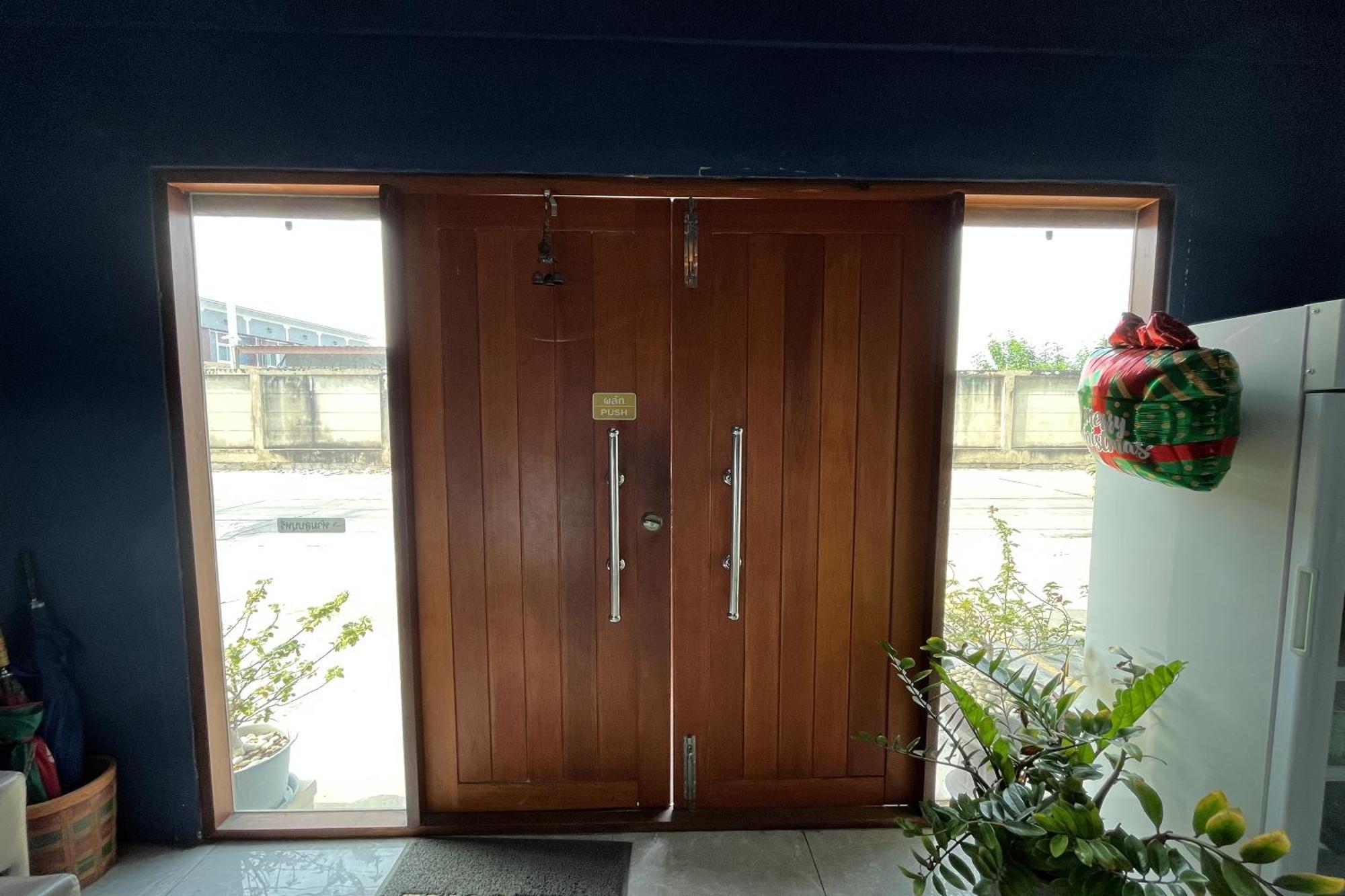 Blue26 Hotel Ban Wat Sala Daeng Bagian luar foto