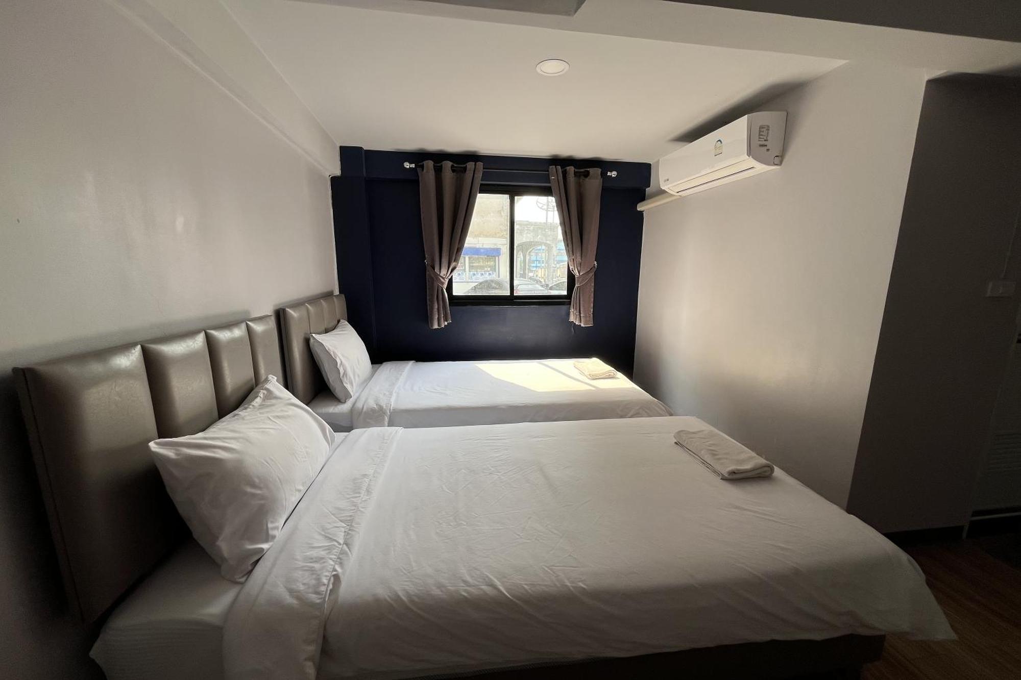 Blue26 Hotel Ban Wat Sala Daeng Bagian luar foto