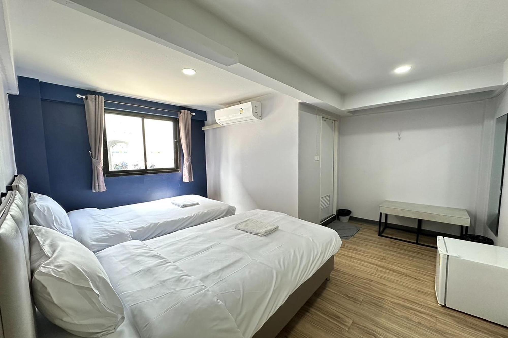 Blue26 Hotel Ban Wat Sala Daeng Bagian luar foto